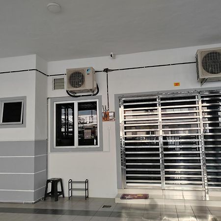 My Homestay Sitiawan - Astronaut Space House 8 Pax Exterior photo